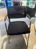 Set van 4 zwarte vergaderstoelen met sledeframe Set van 4 zwarte vergaderstoelen met sledeframe