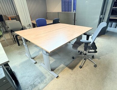 Bureau 180x80cm. T-poot