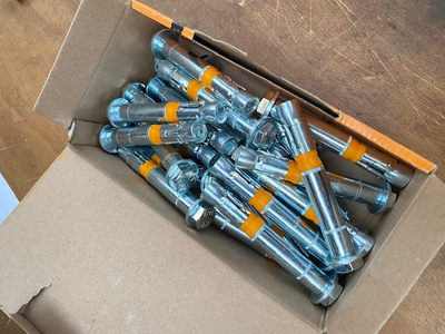 Partij Keilbouten. Zwaarlast ankers M10x106. PER DOOS VAN 25 ST.