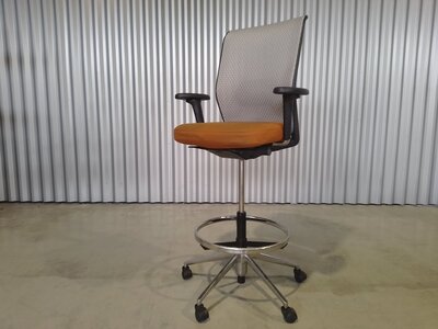 Vitra counter stoel met voetenring