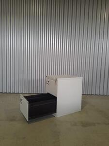 Partij hangmappen ladekasten. 2 lades