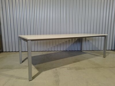 Vergadertafel 240x100cm.