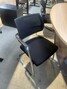 Set van 4 zwarte vergaderstoelen met sledeframe