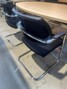 Set van 4 zwarte vergaderstoelen met sledeframe